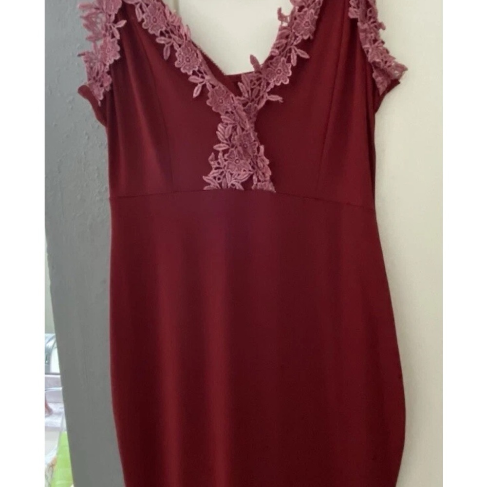 Elegant Burgundy Lace Midi Dress